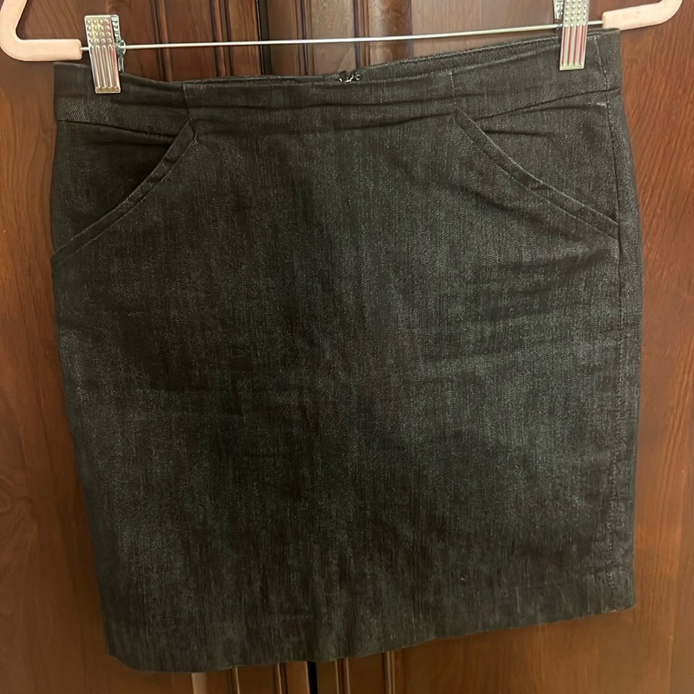 GAP Size 2 Black Denim Skirt